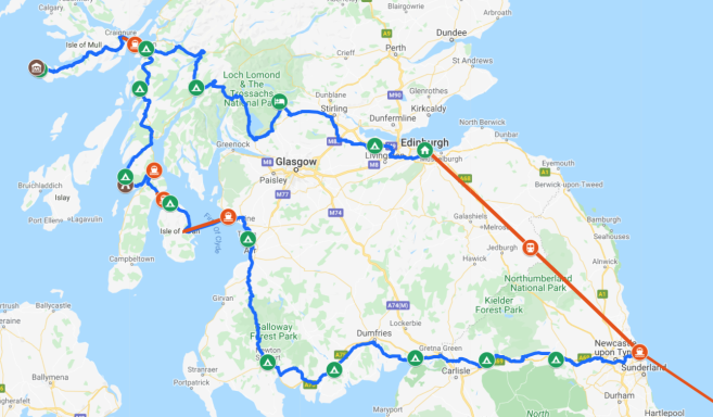 Kaart van Schotland met een route aangegeven in blauw en verschillende punten in groen en oranje.